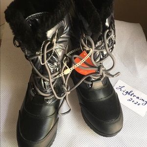 Brand New Easy- spirit boots. Size 6